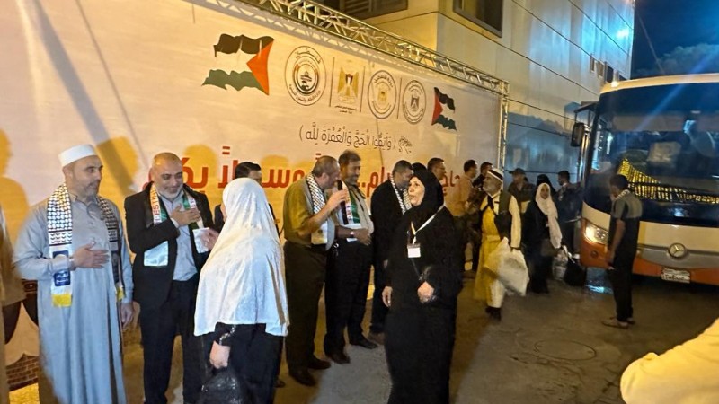 بدء وصول حجاج بيت الله الحرام من مكرمة خادم الحرمين الشريفين لذوي الشهداء والأسرى والجرحى إلى الجانب الفلسطيني-1