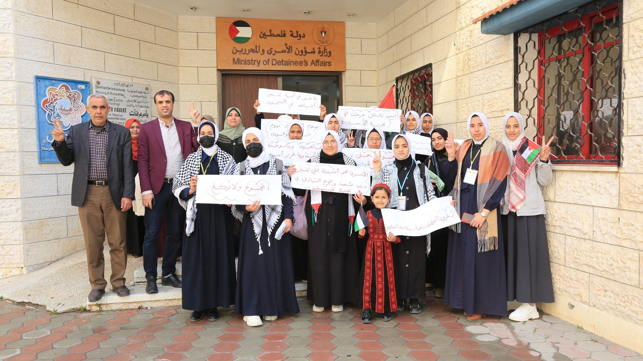 The Ministry of Detainees welcomes a group of students from Tal-Alzaatr school-2