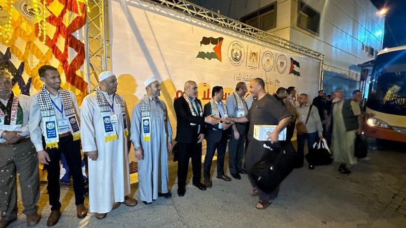بدء وصول حجاج بيت الله الحرام من مكرمة خادم الحرمين الشريفين لذوي الشهداء والأسرى والجرحى إلى الجانب الفلسطيني-3