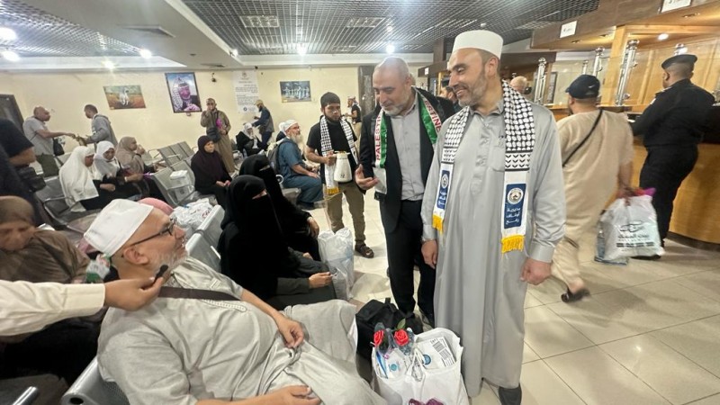 بدء وصول حجاج بيت الله الحرام من مكرمة خادم الحرمين الشريفين لذوي الشهداء والأسرى والجرحى إلى الجانب الفلسطيني-2