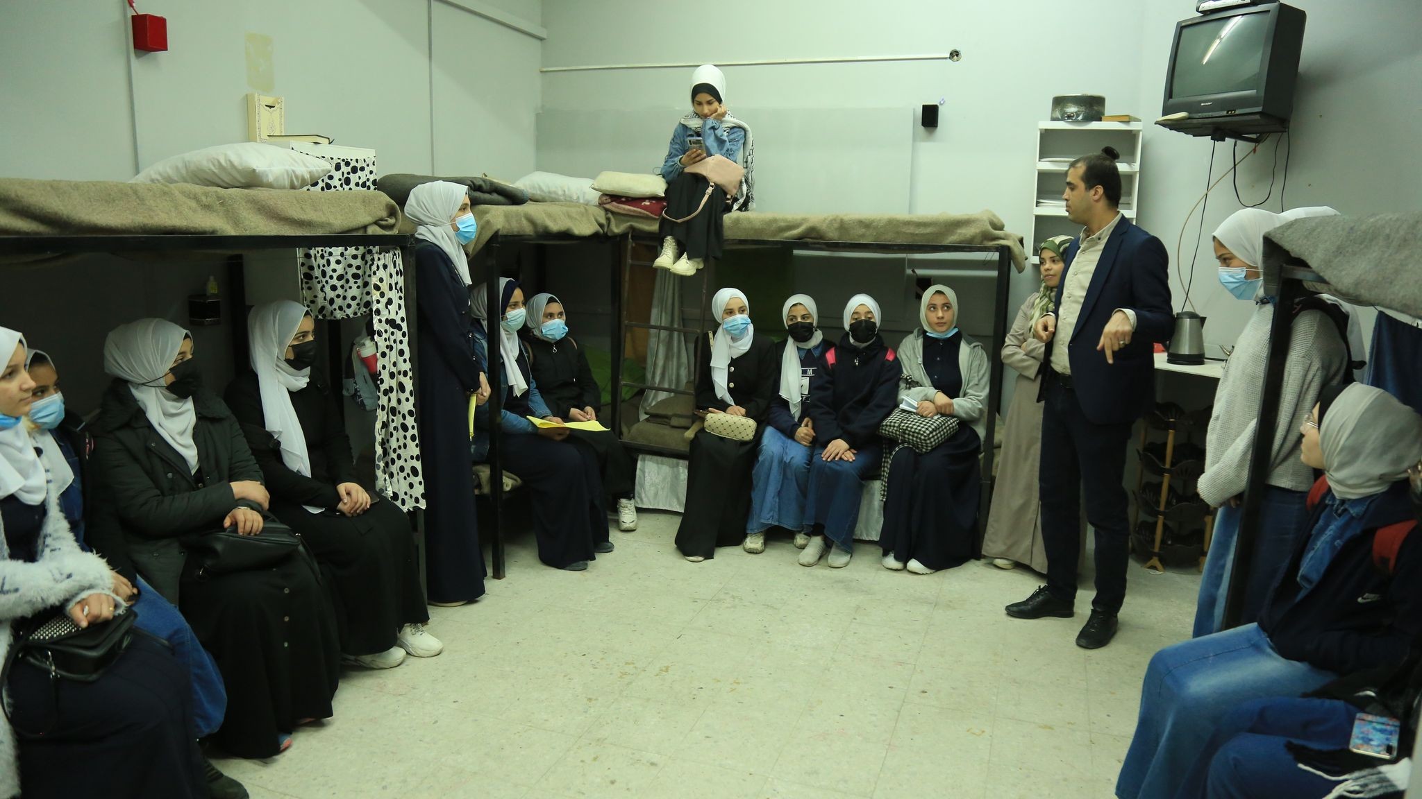 The Ministry of Prisoners welcomes a group of students from Al-Huda Secondary School for Girls-2