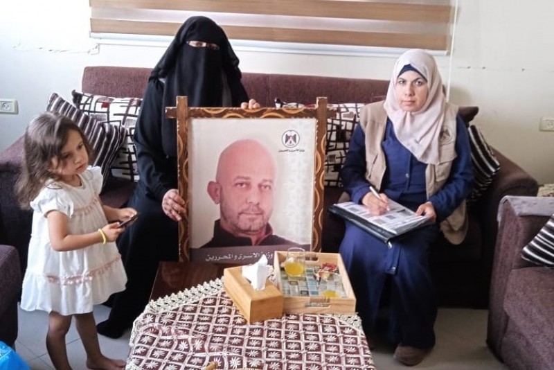 وزارة الأسرى والمحررين تزور عدد من أهالي أسرى محافظة الشمال