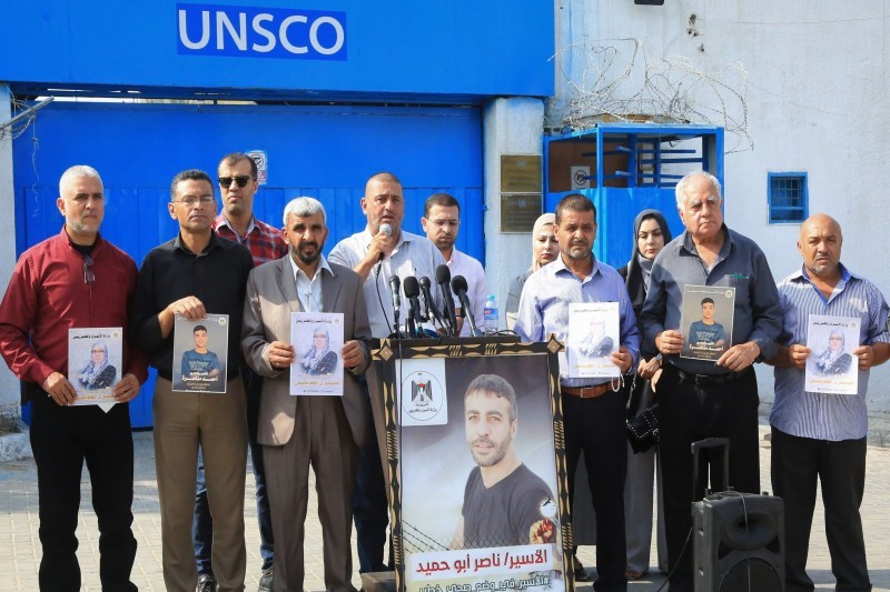 وزارة الأسرى والمحررين تعقد مؤتمرًا صحفيًا أمام مقر الأمم المتحدة بمدينة غزة