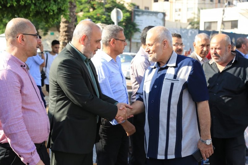 جانب من بيت عزاء اللواء الراحل قدري أبو بكر رئيس هيئة شؤون الأسرى والمحررين في ساحة الجندي بمدينة غزة