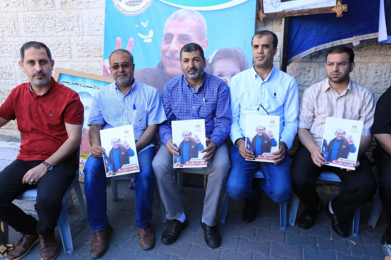 صور الاعتصام الأسبوعي لأهالي الأسرى بمقر الصليب الأحمر بمدينة غزة، ومشاركة حاشدة في خيمة الدعم والإسناد للأسير المريض وليد دقة