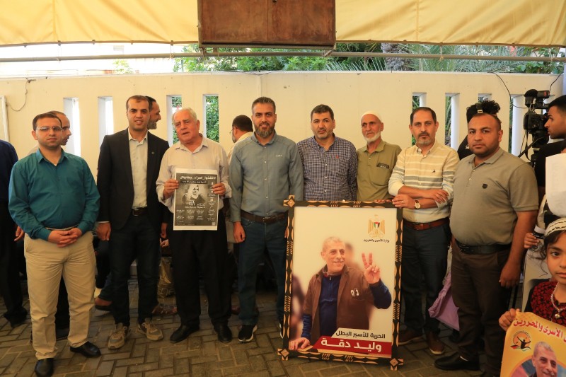 صور،،، مشاركة طاقم وزارة الأسرى والمحررين في الاعتصام الأسبوعي لأهالي الأسرى  أمام مقر الصليب الأحمر الدولي بغزة