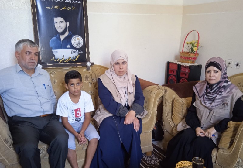 وزارة الأسرى والمحررين تزور عدد من أهالى الأسرى في محافظة خانيونس