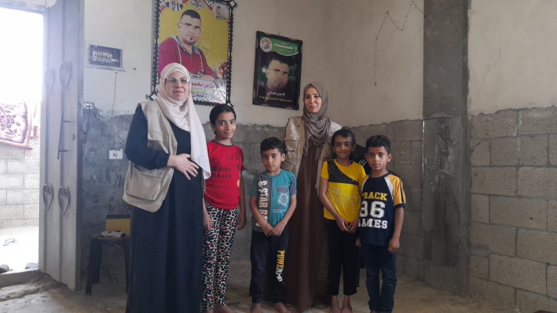 وزارة الأسرى والمحررين تزور عدد من أهالي أسرى مدينة بيت حانون