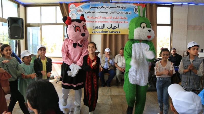 رحلة الزهرات من أبناء الأسرى في اليوم الثانى مع استمرار الفقرات الترفيهية المتنوعة ورسم البسمة والفرح على وجوههم.