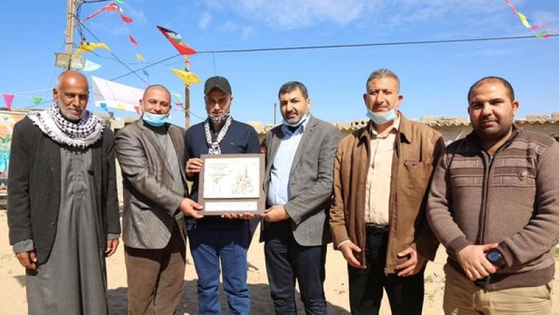 وزارة الأسرى والمحررين تهنئ الأسير محمد النجار بمناسبة تحرره