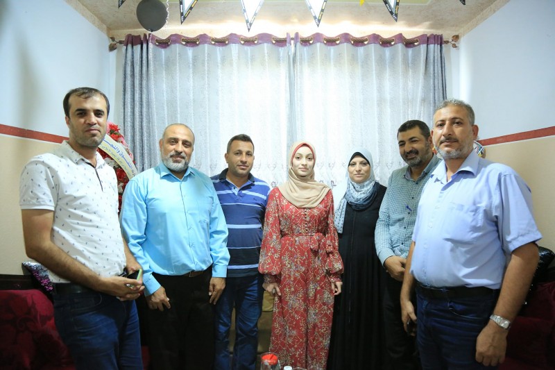 زيارت أبناء الأسرى وزجاتهم المتفوقين في الثانوية العامة 2021